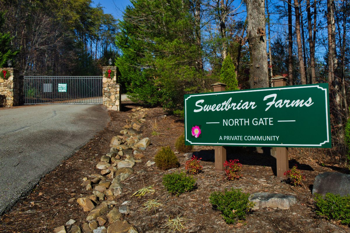 Entrance to Sweetbriar Farms North in Lake Lure, NC